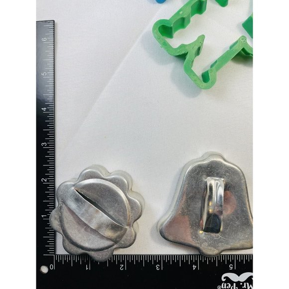 14 Vintage Imprint Cookie Cutter Very Random Christmas Holiday Lot - Picture 9 of 9